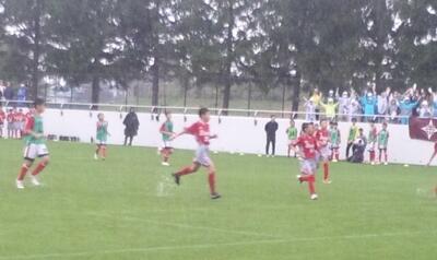 サッカー競技　雨の中頑張りました。