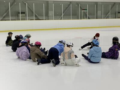 ５年生のスケート教室の様子です。