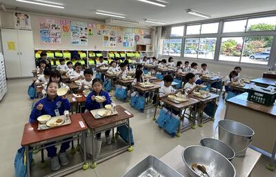 1-3の給食の様子